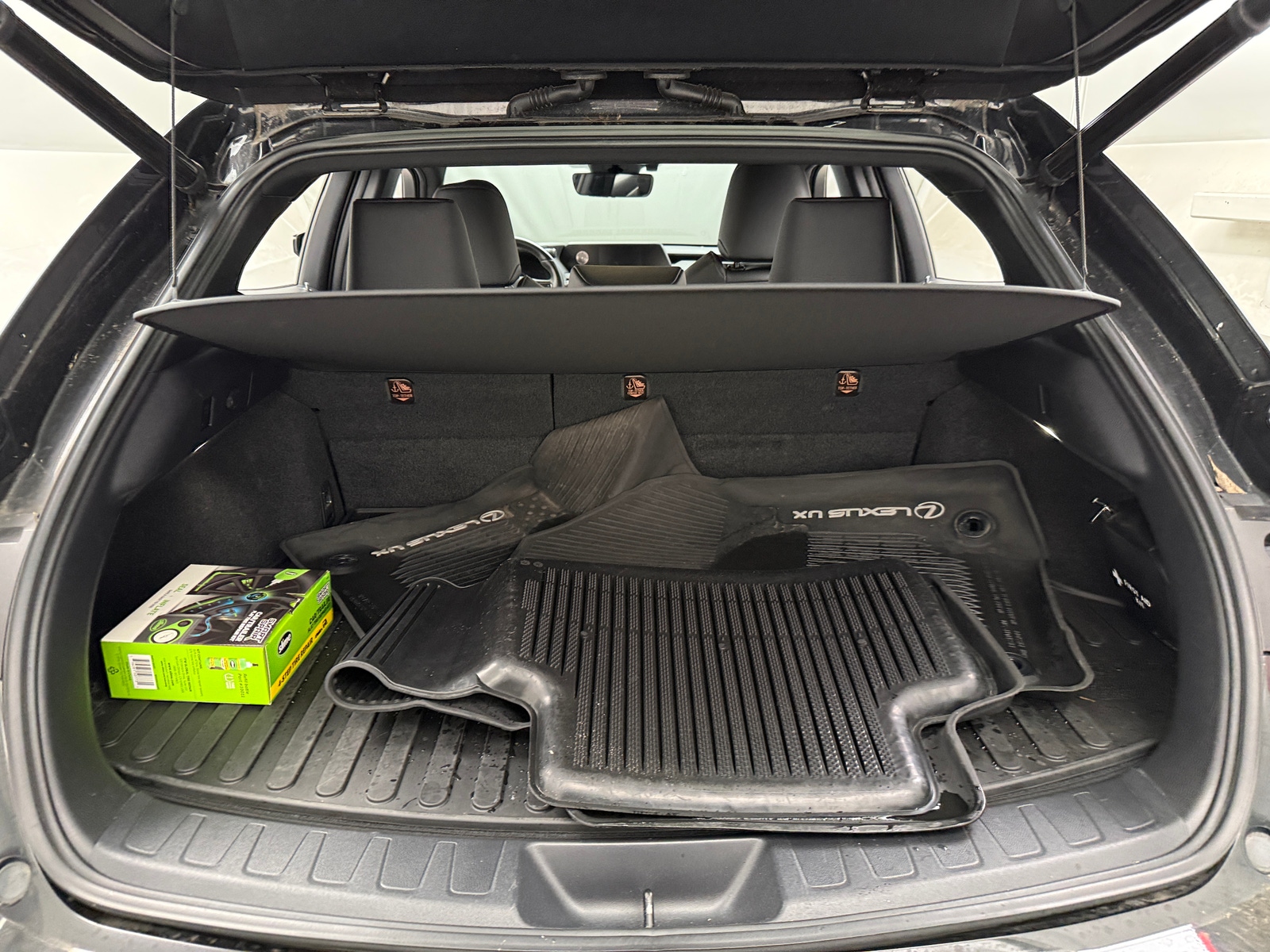 Thumbnail: 2020 Lexus UX - 6