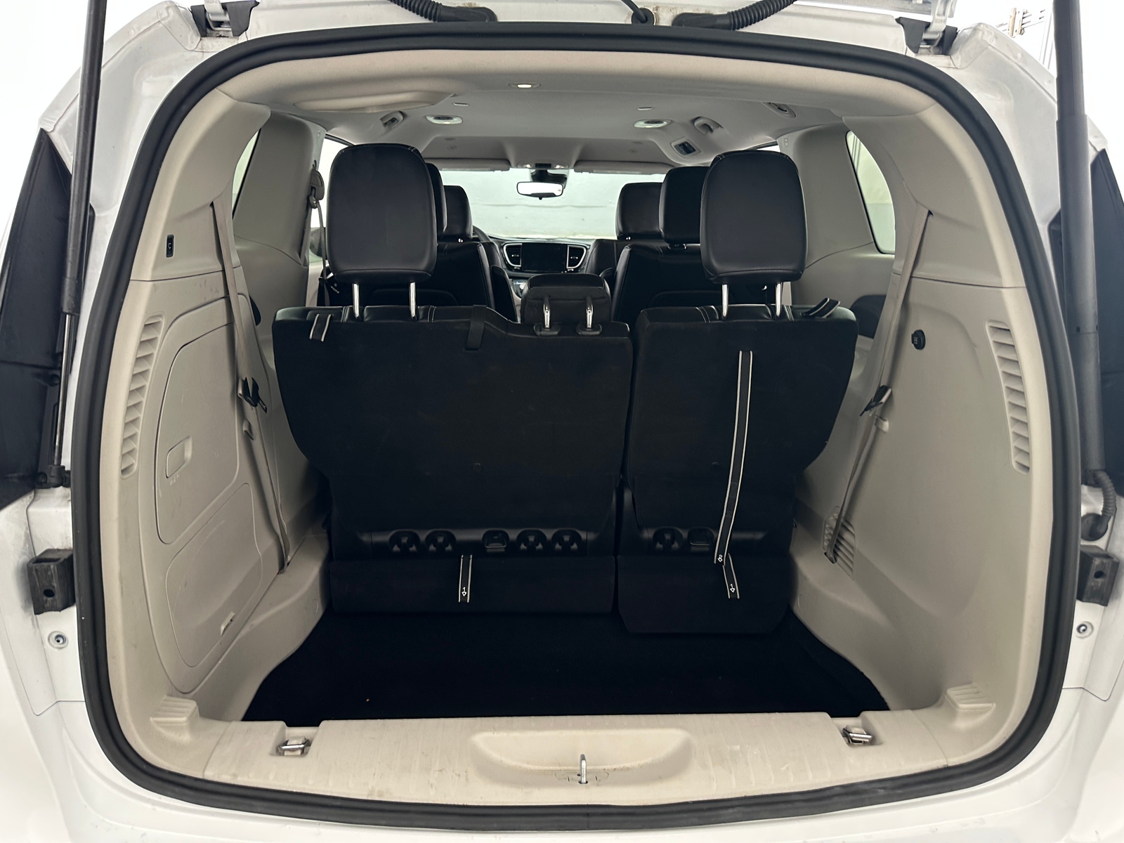 Thumbnail: 2024 Chrysler Pacifica - 6