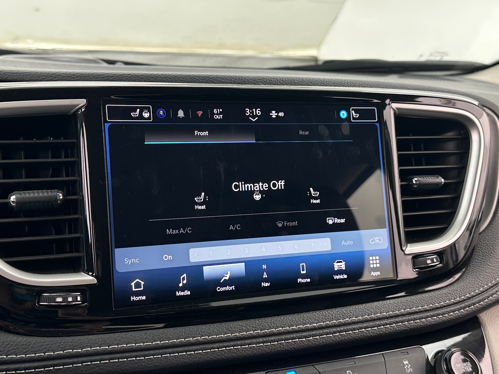 Thumbnail: 2024 Chrysler Pacifica - 3