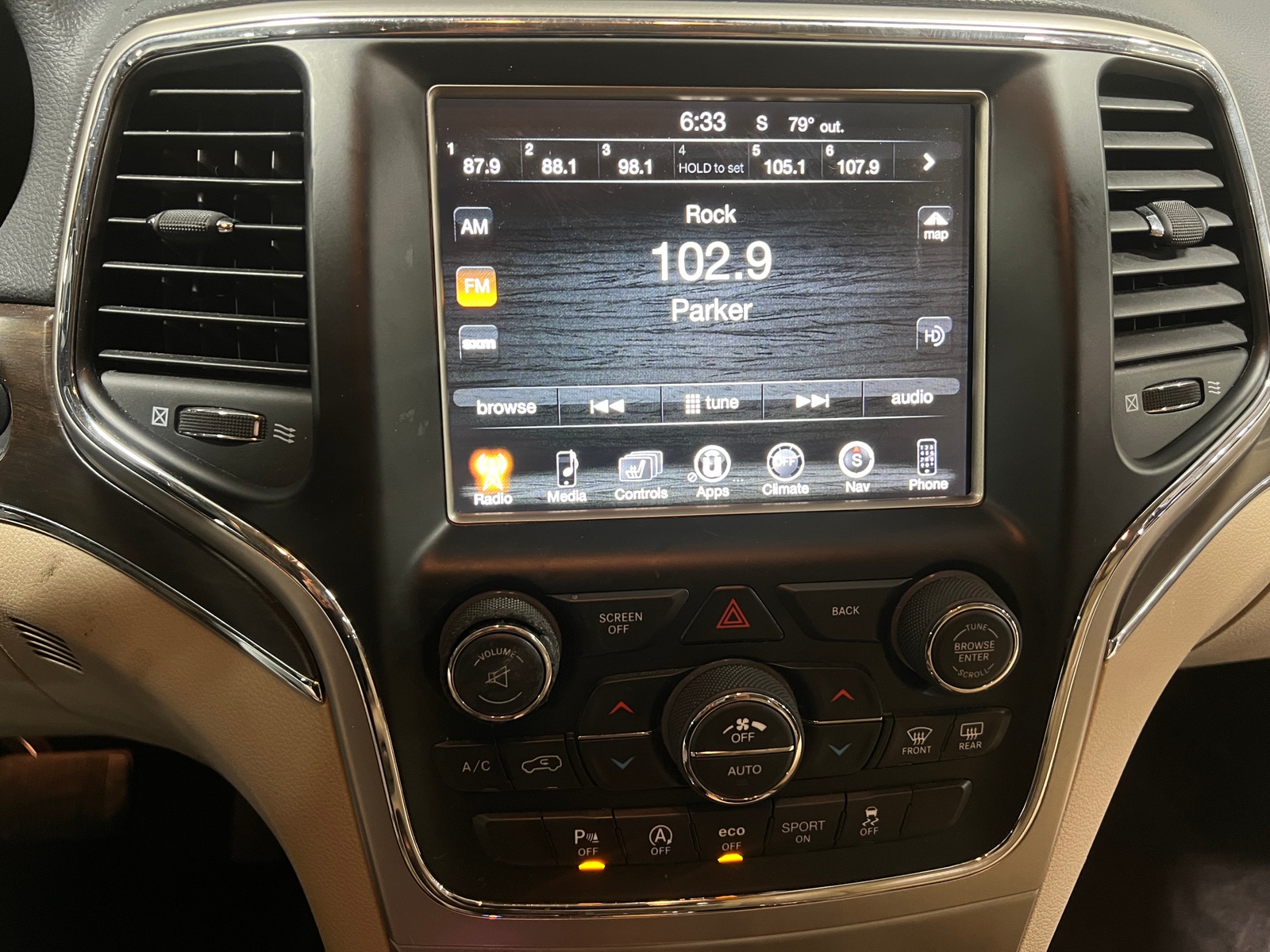 Thumbnail: 2017 Jeep Grand Cherokee - 3