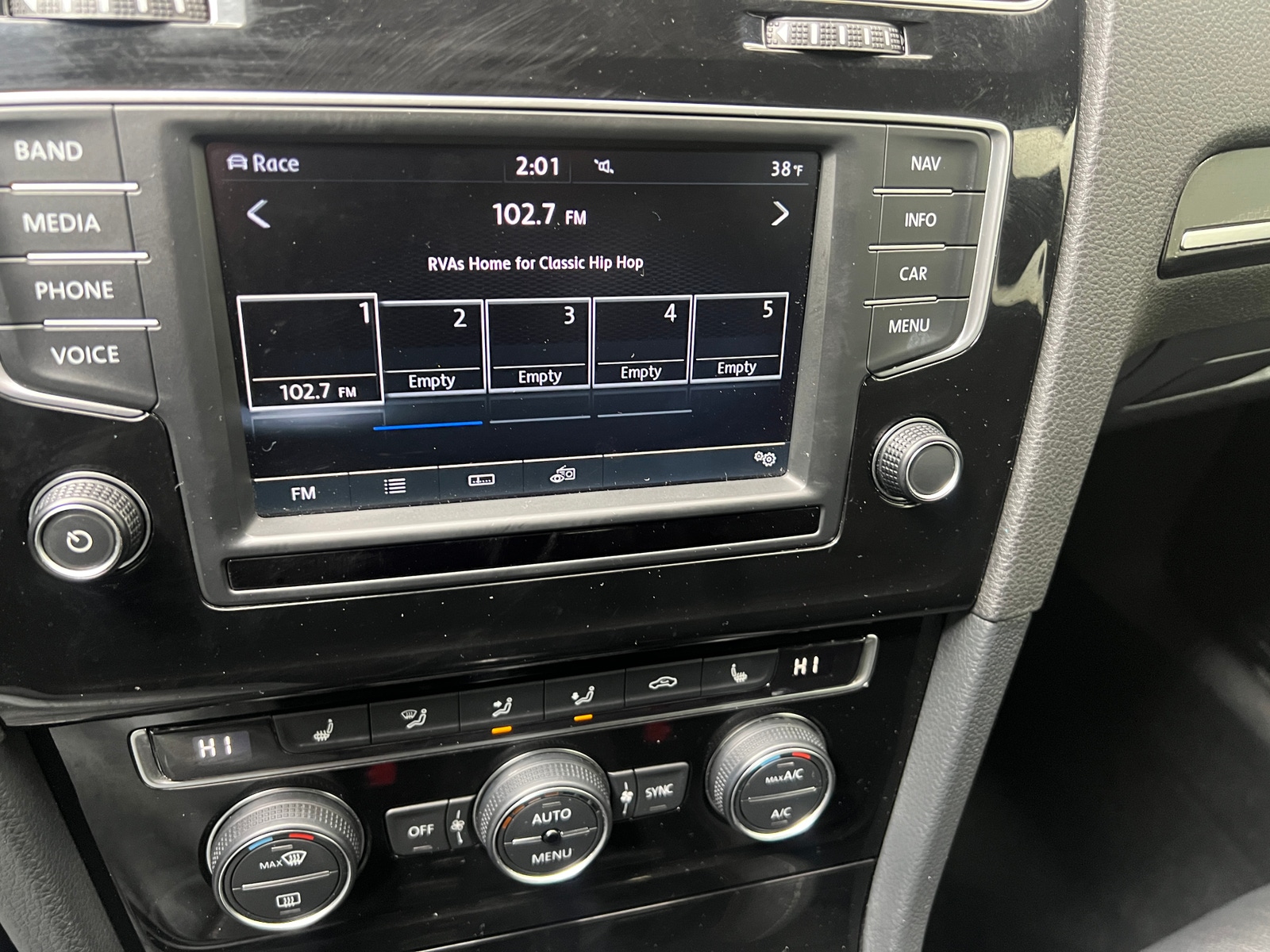 Thumbnail: 2017 Volkswagen Golf - 3