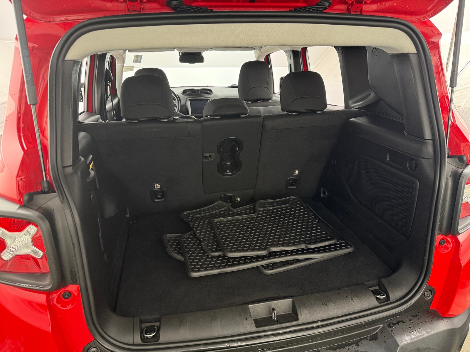 Thumbnail: 2022 Jeep Renegade - 7