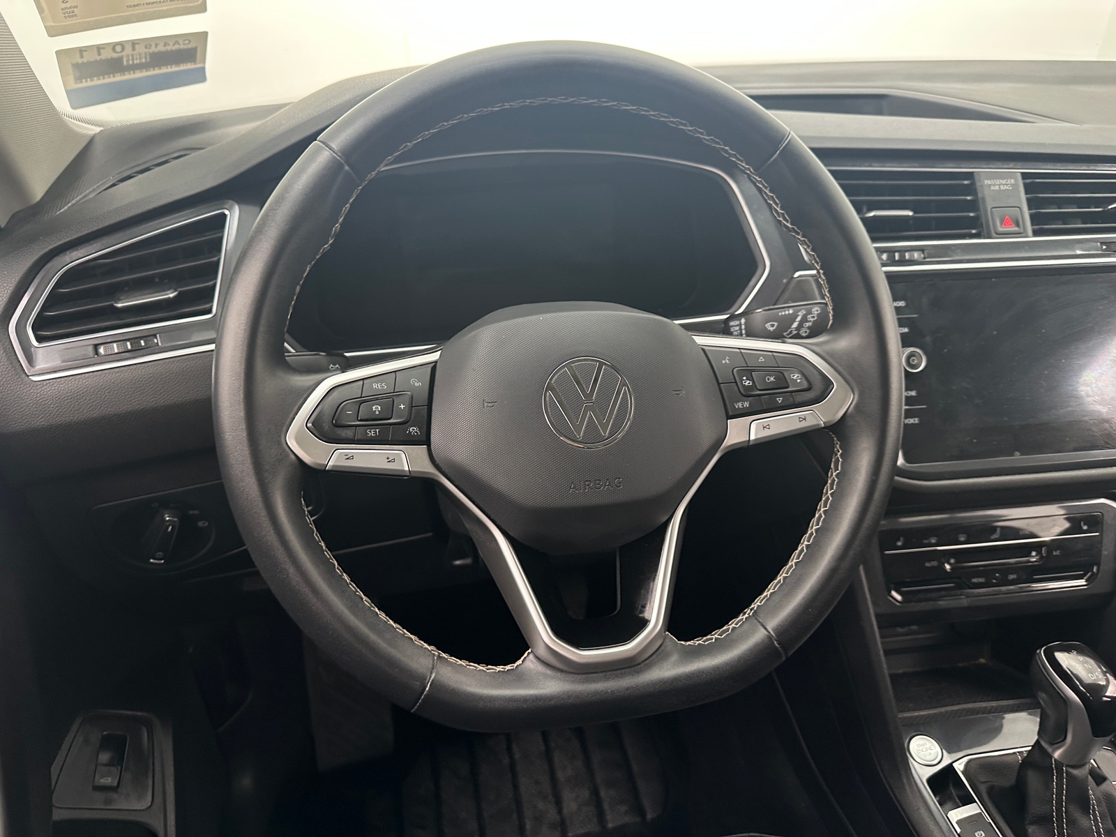 Thumbnail: 2022 Volkswagen Tiguan - 4