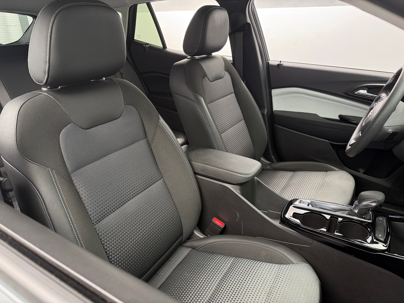 Thumbnail: 2025 Chevrolet Trax - 2