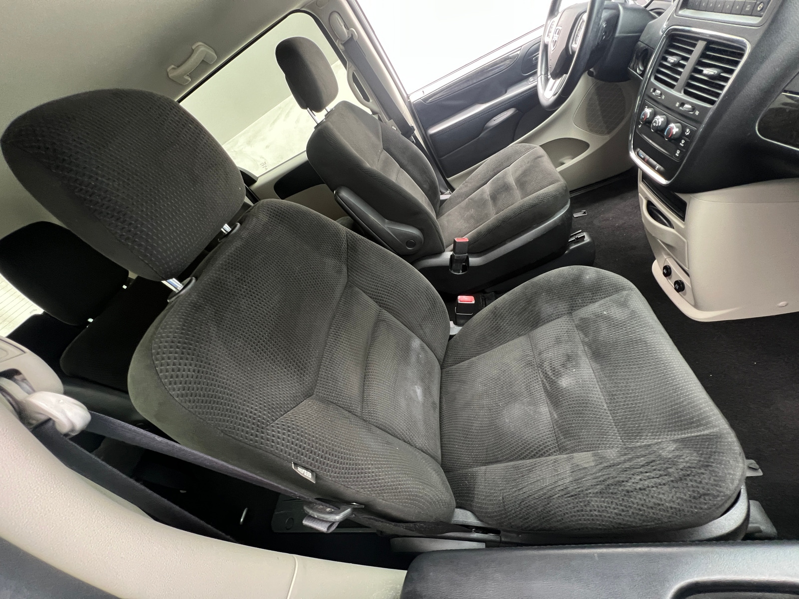 Thumbnail: 2016 Dodge Grand Caravan - 2