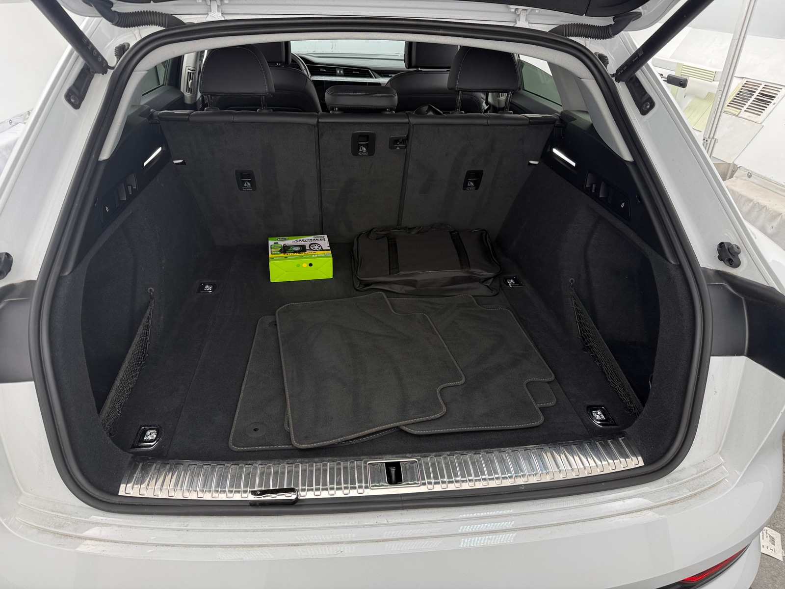 Thumbnail: 2022 Audi e-tron - 6