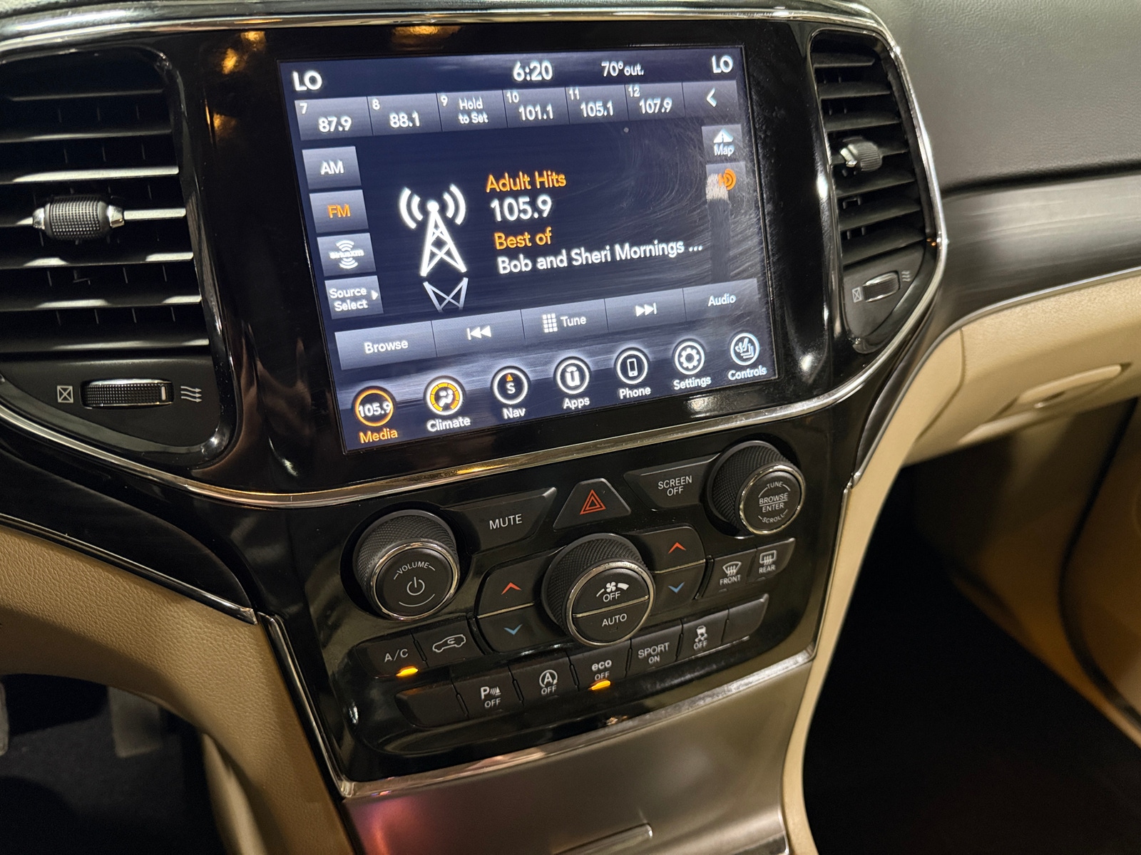 Thumbnail: 2020 Jeep Grand Cherokee - 3