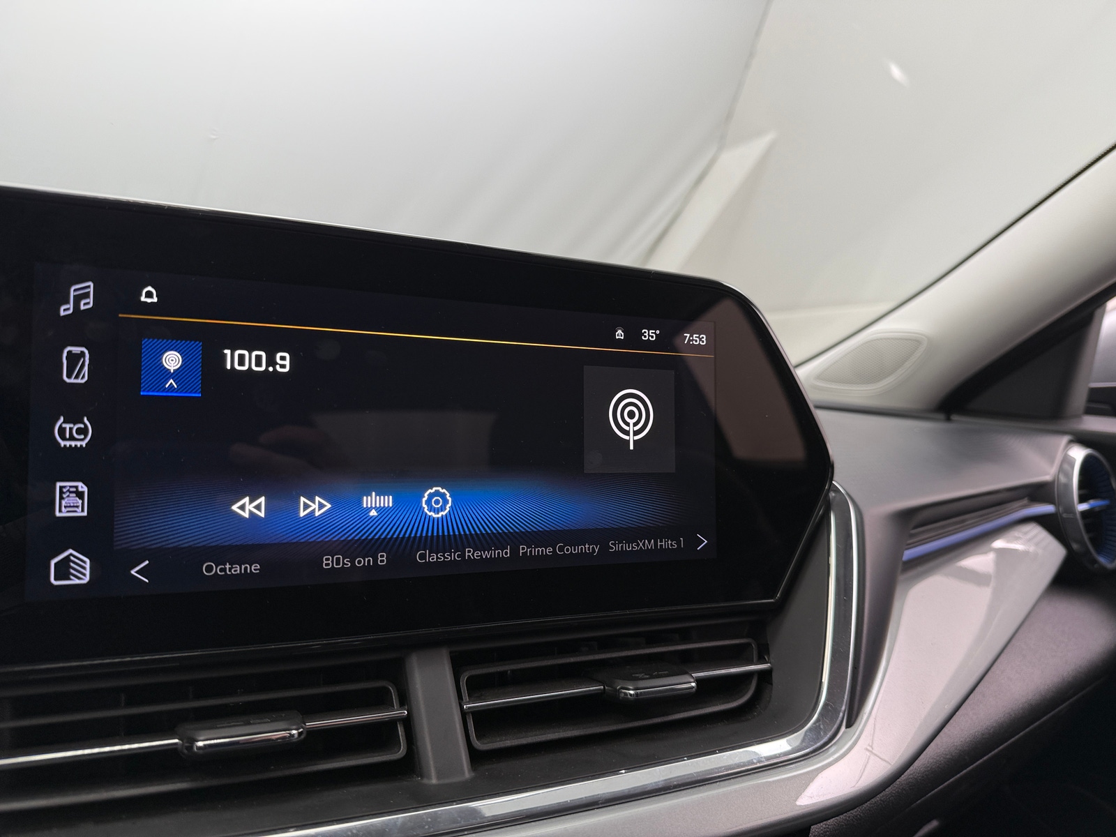 Thumbnail: 2025 Chevrolet Trax - 4