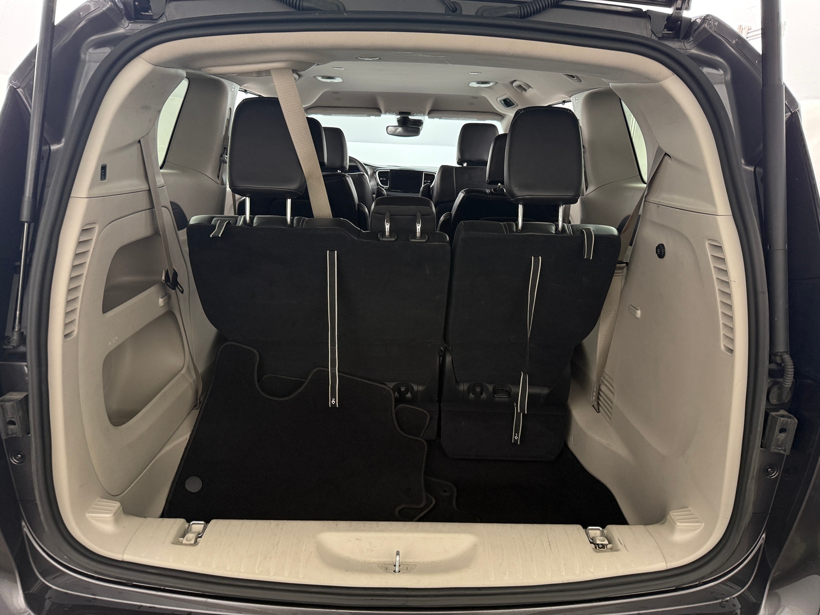 Thumbnail: 2023 Chrysler Pacifica - 6