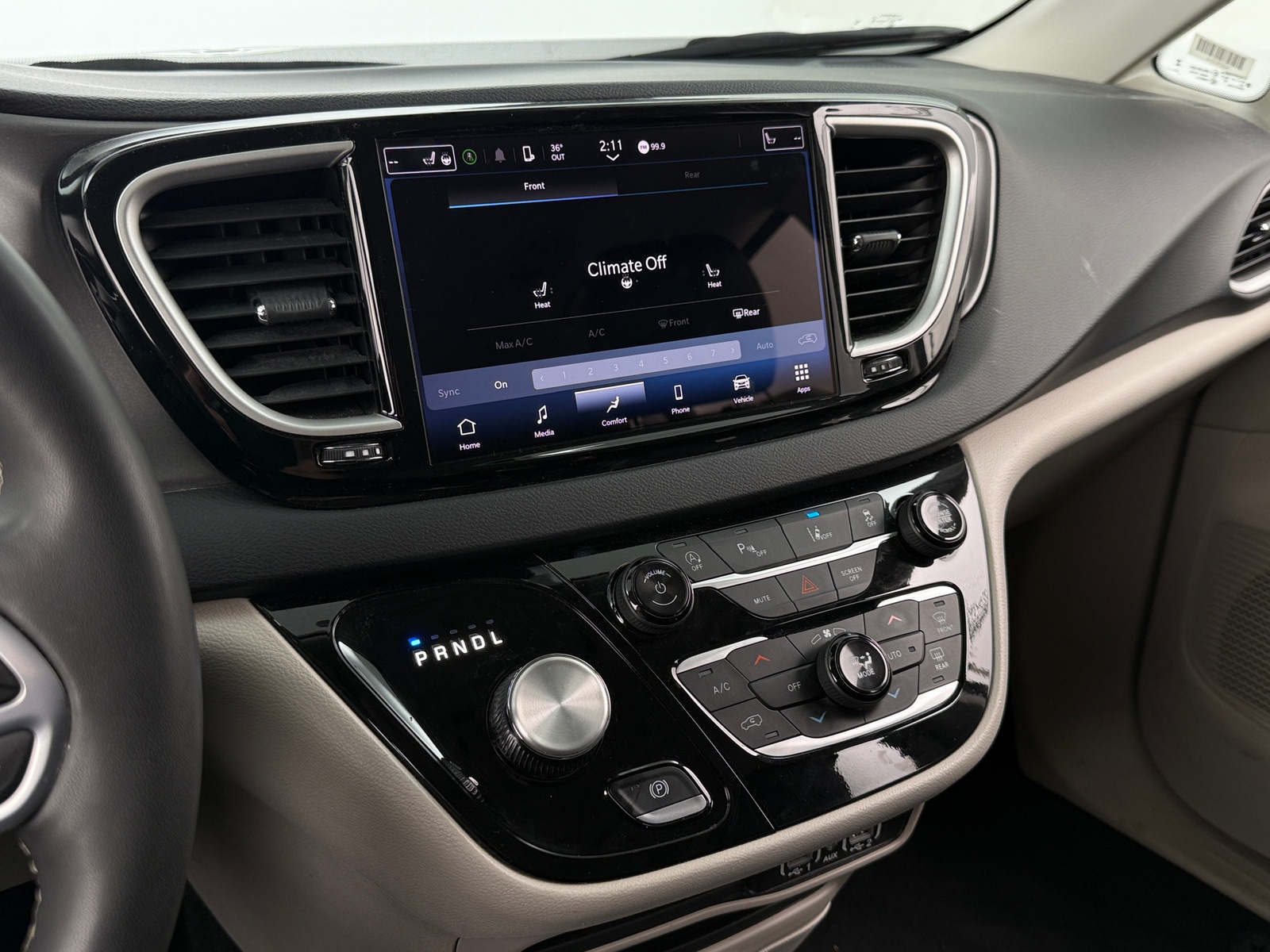 Thumbnail: 2023 Chrysler Pacifica - 3