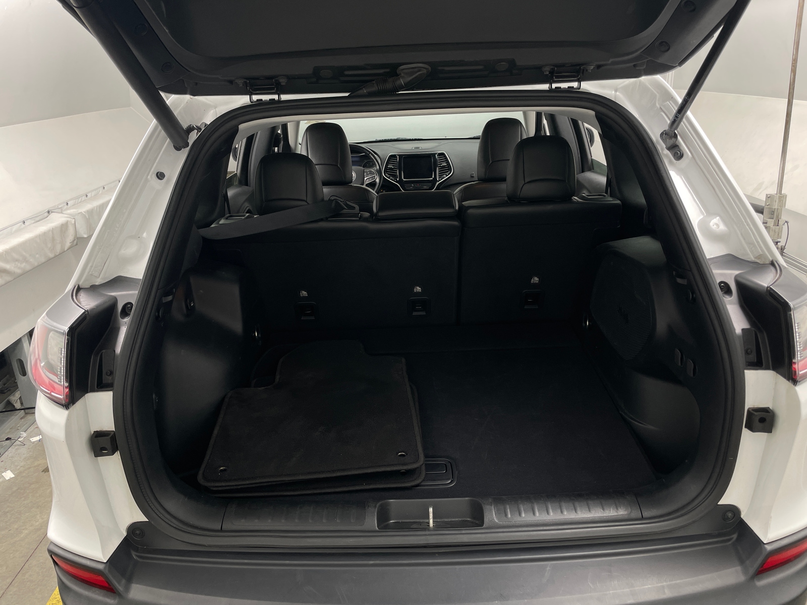 Thumbnail: 2020 Jeep Cherokee - 6