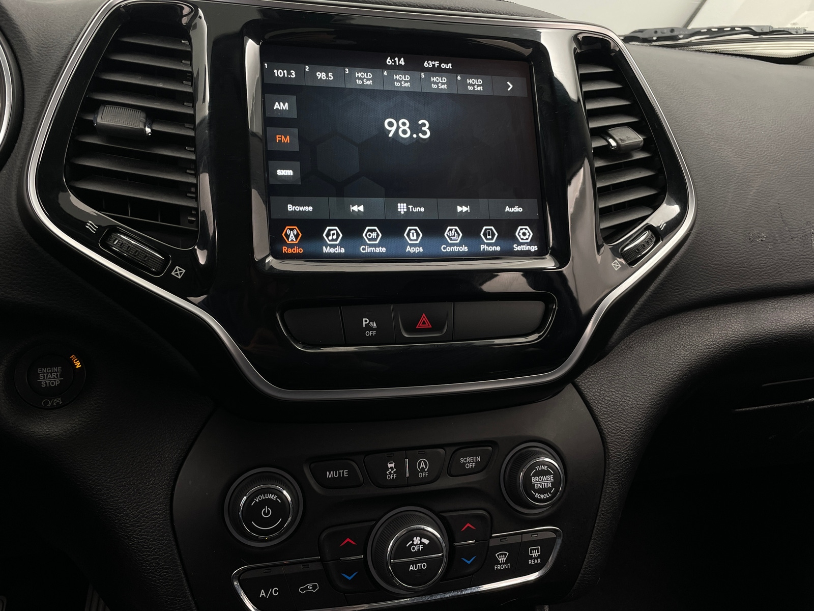 Thumbnail: 2020 Jeep Cherokee - 3