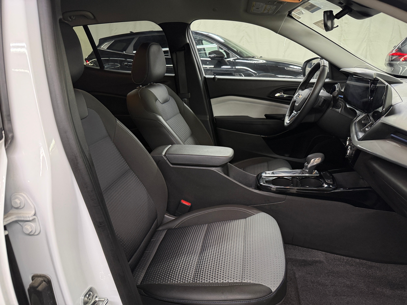 Thumbnail: 2025 Chevrolet Trax - 2