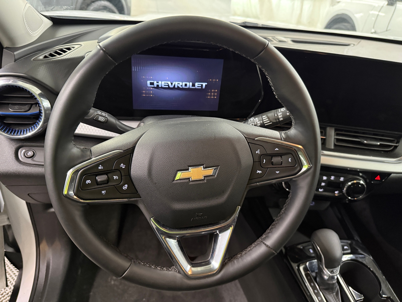 Thumbnail: 2025 Chevrolet Trax - 5