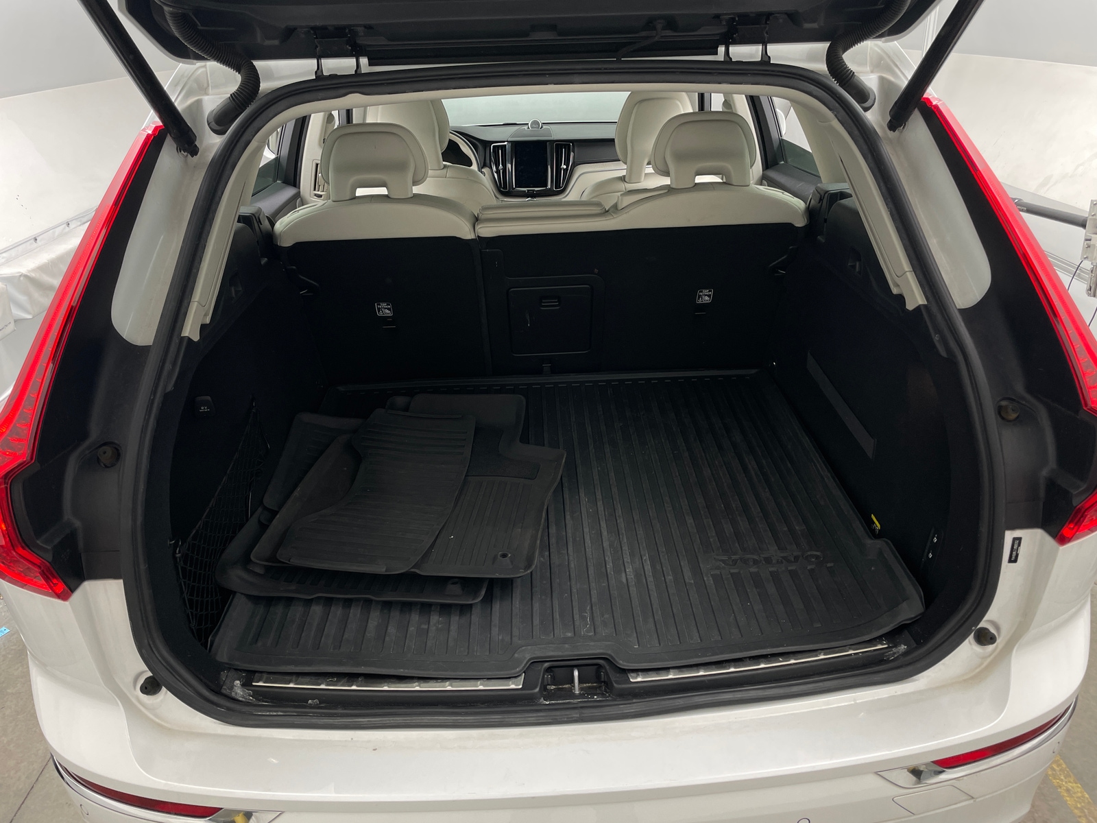 Thumbnail: 2018 Volvo XC60 - 6