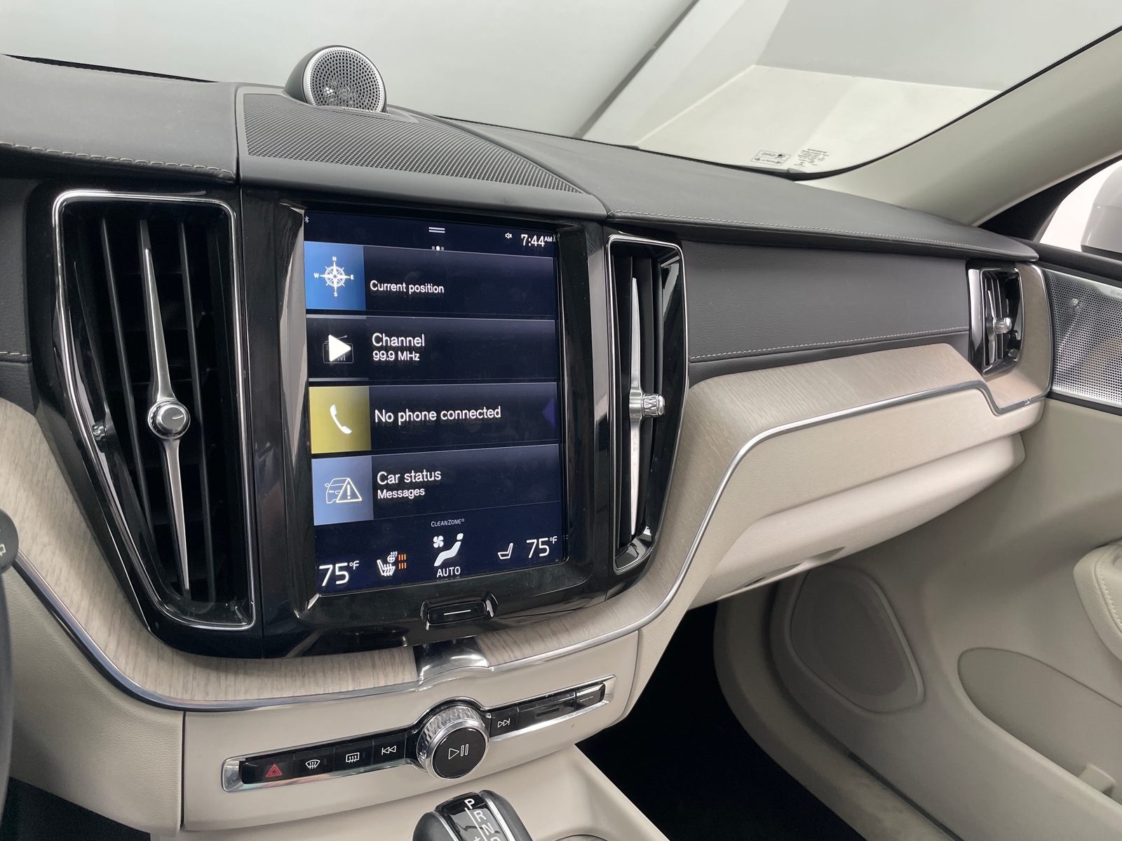 Thumbnail: 2018 Volvo XC60 - 3