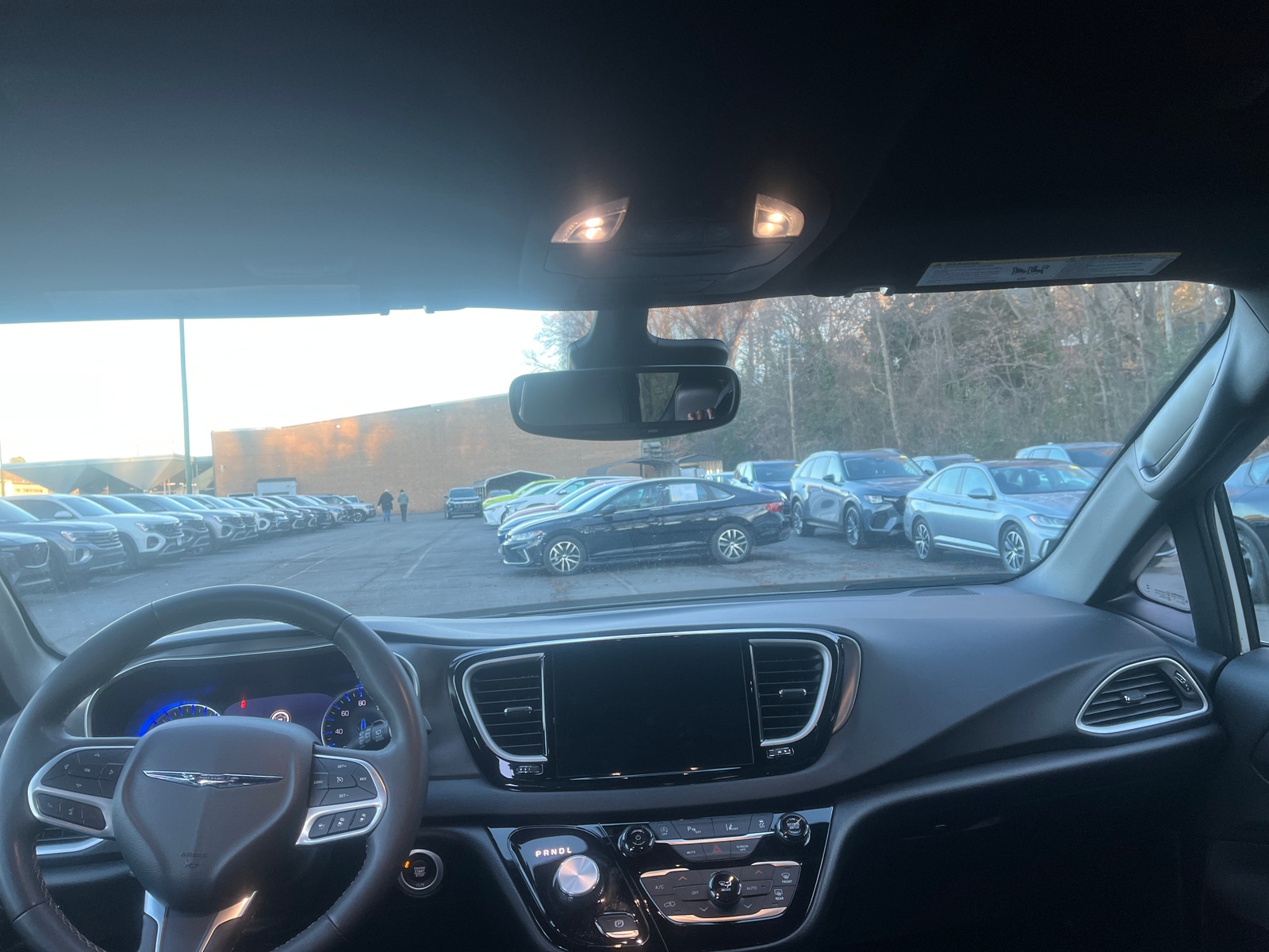 Thumbnail: 2025 Chrysler Pacifica - 3