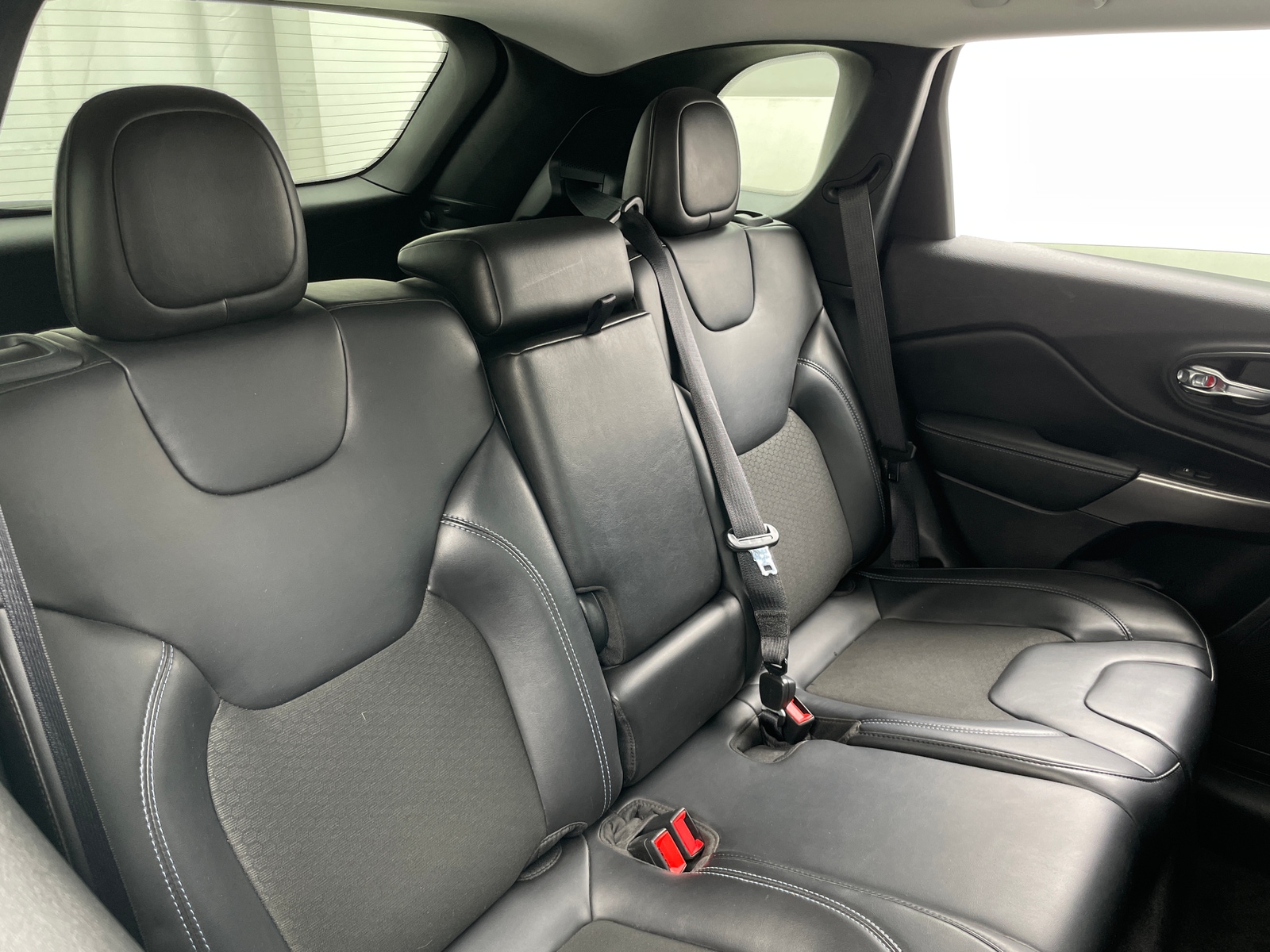 Thumbnail: 2020 Jeep Cherokee - 6