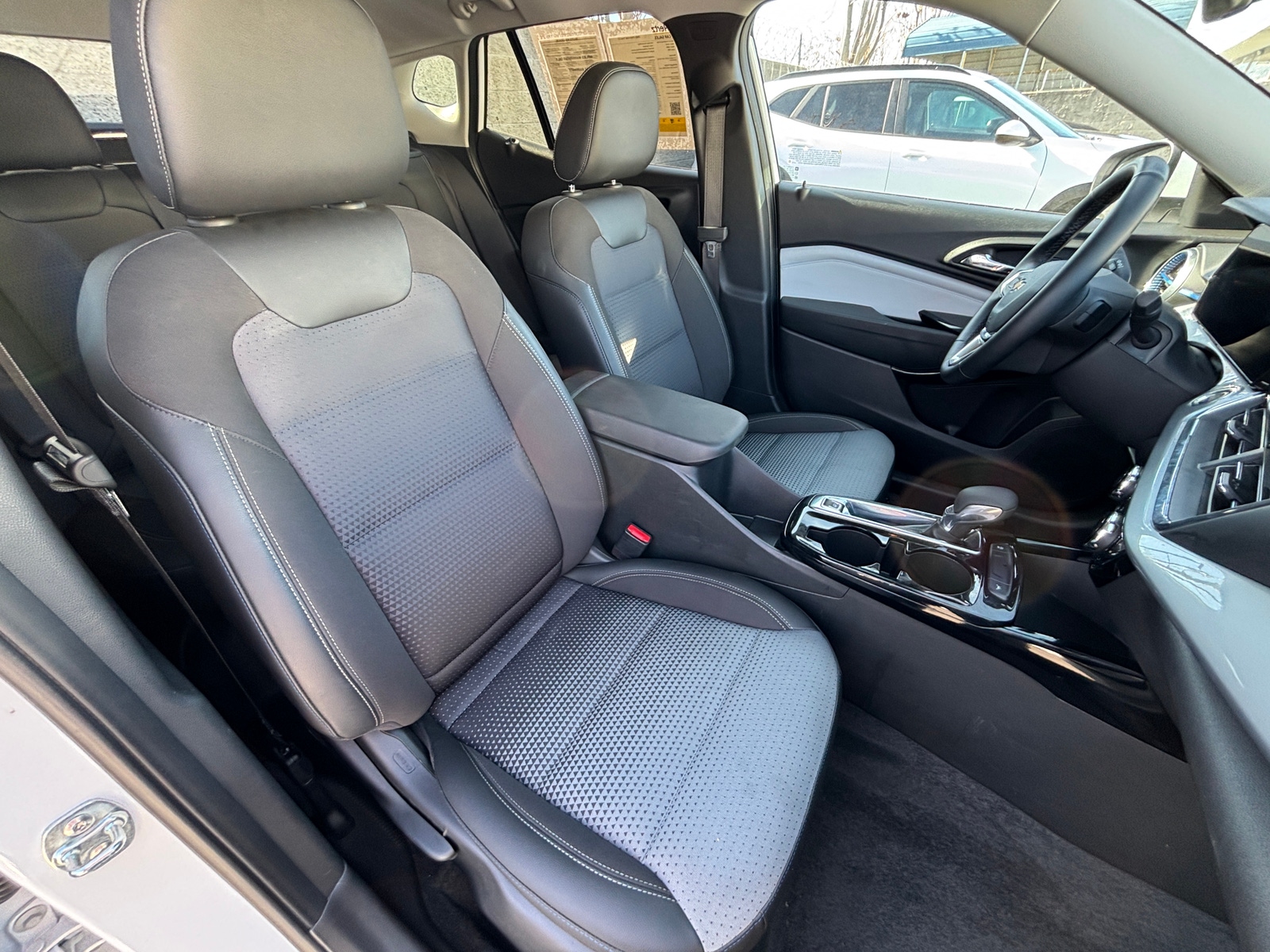 Thumbnail: 2025 Chevrolet Trax - 2