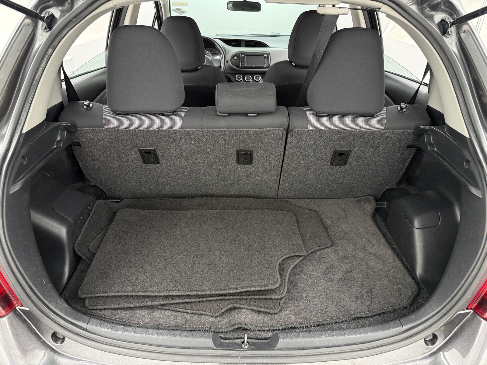 Thumbnail: 2015 Toyota Yaris - 6