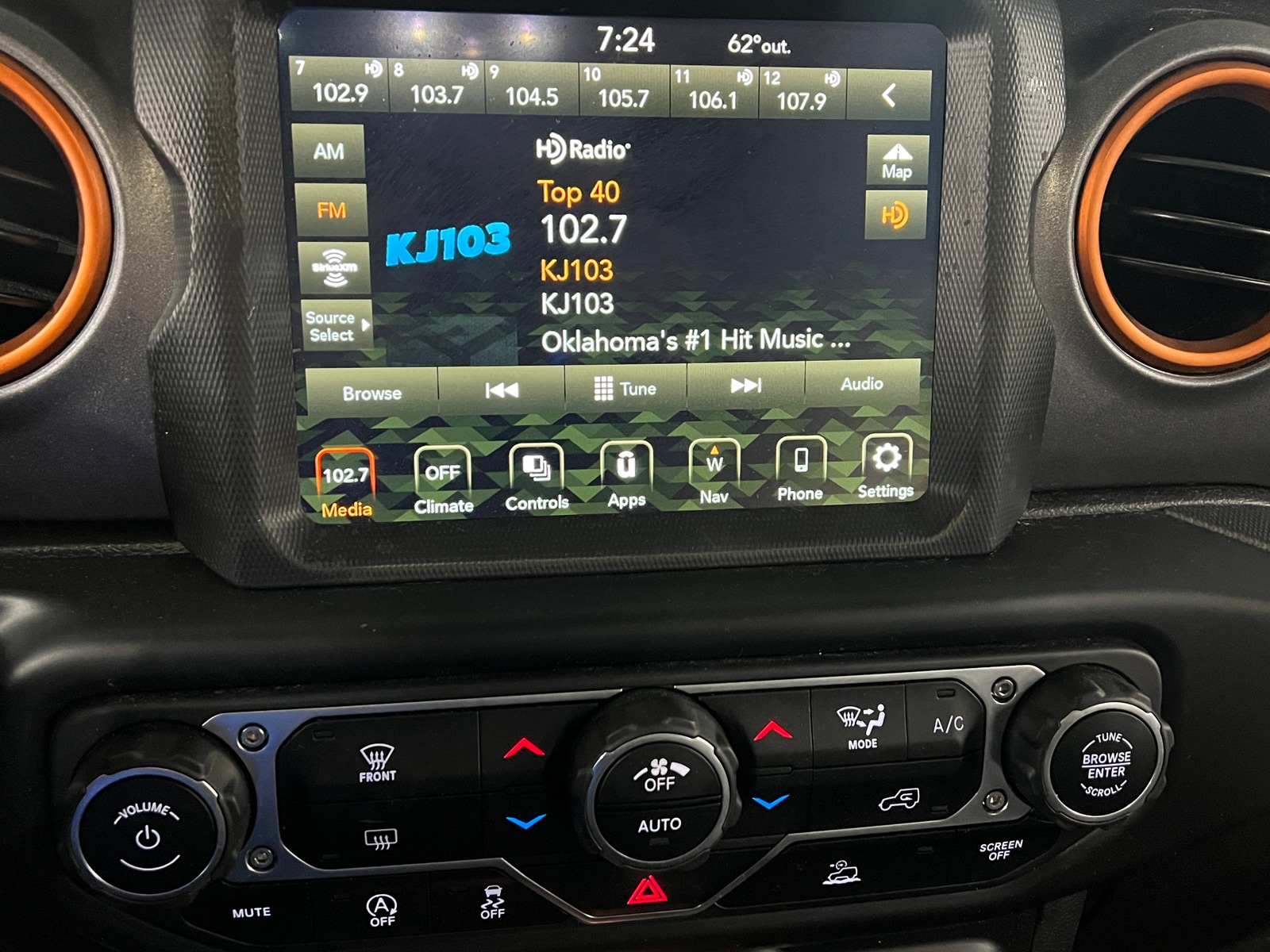 Thumbnail: 2021 Jeep Gladiator - 4