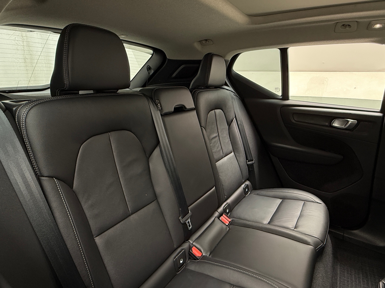 Thumbnail: 2023 Volvo XC40 - 5