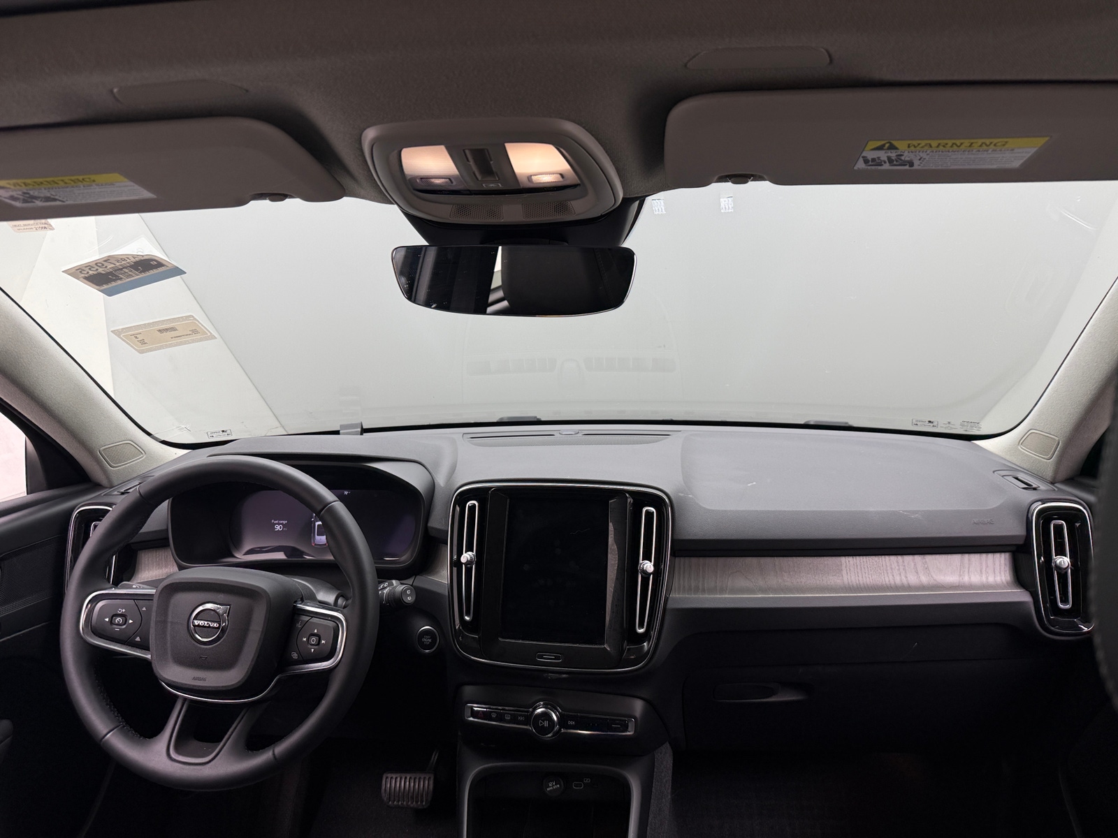 Thumbnail: 2023 Volvo XC40 - 2