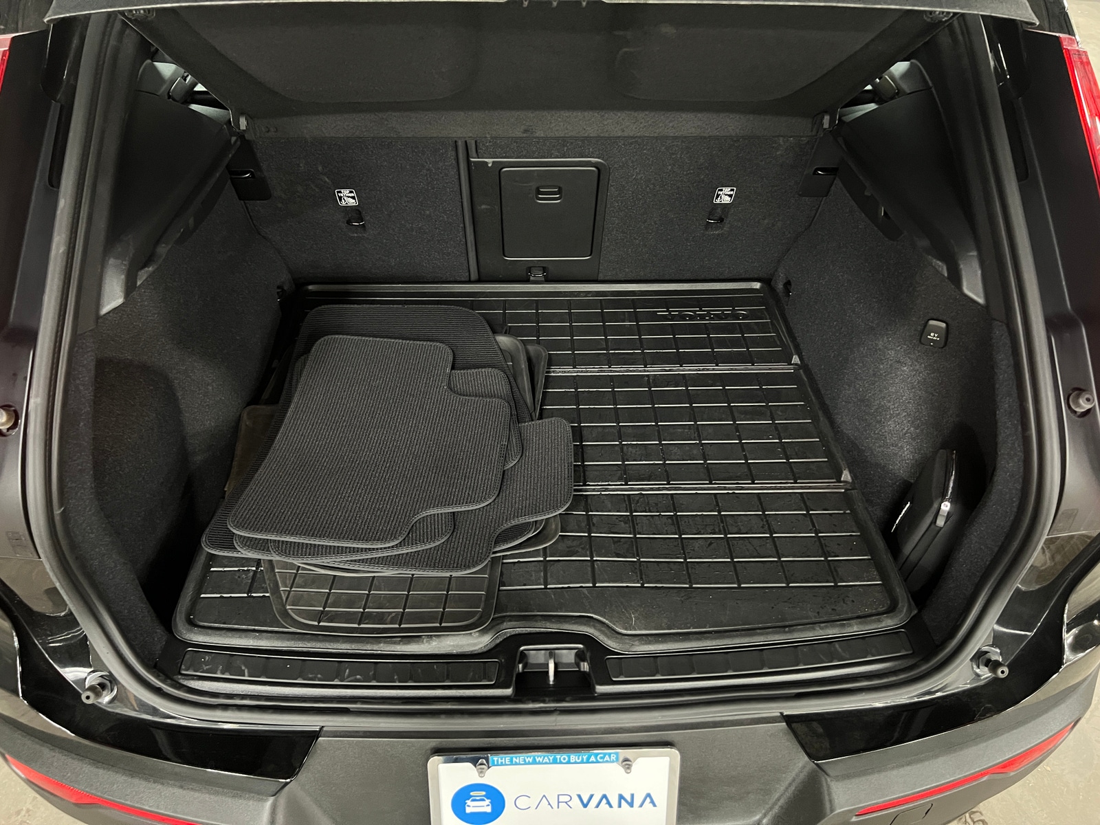 Thumbnail: 2023 Volvo XC40 - 6