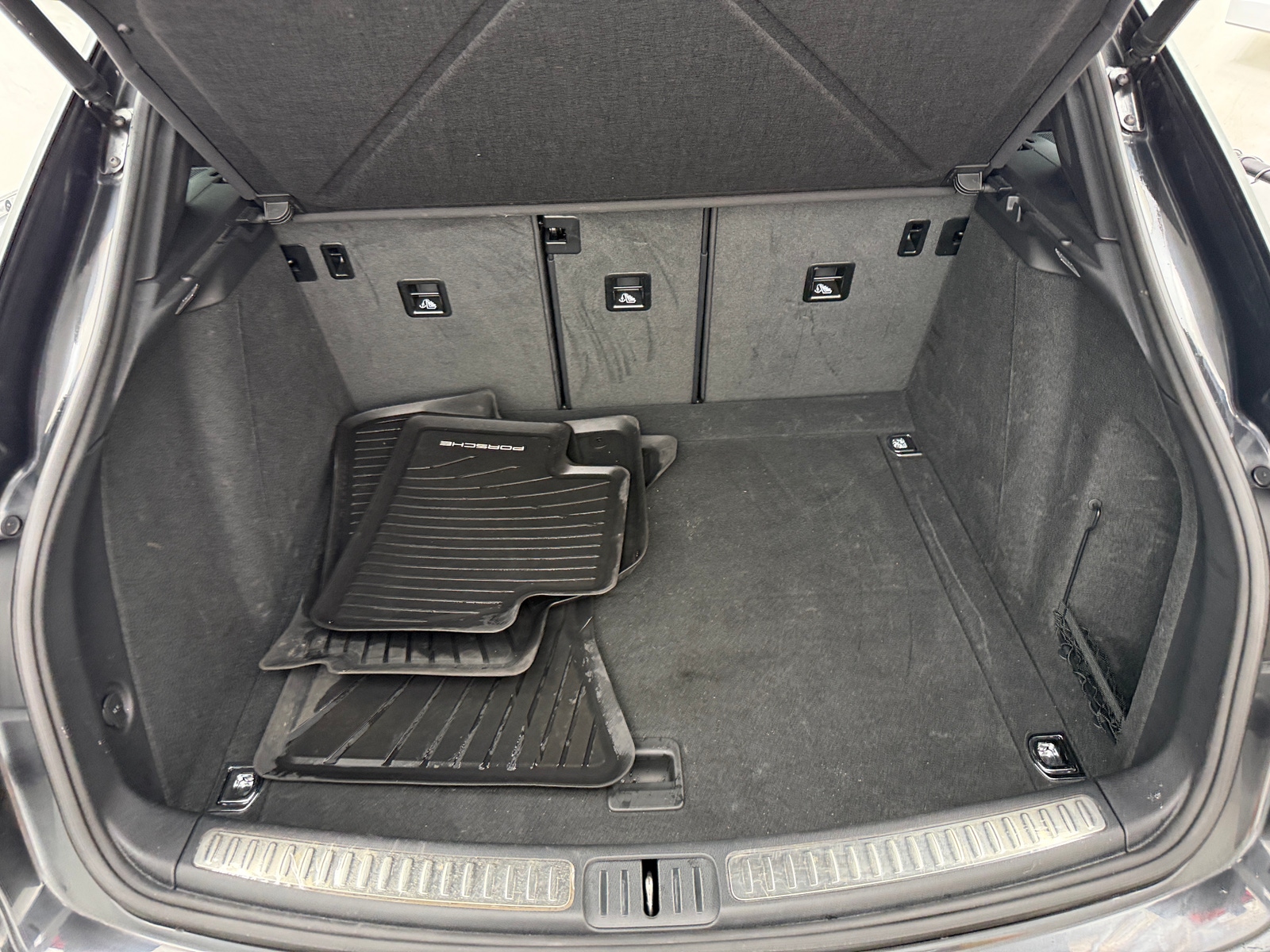 Thumbnail: 2024 Porsche Macan - 6