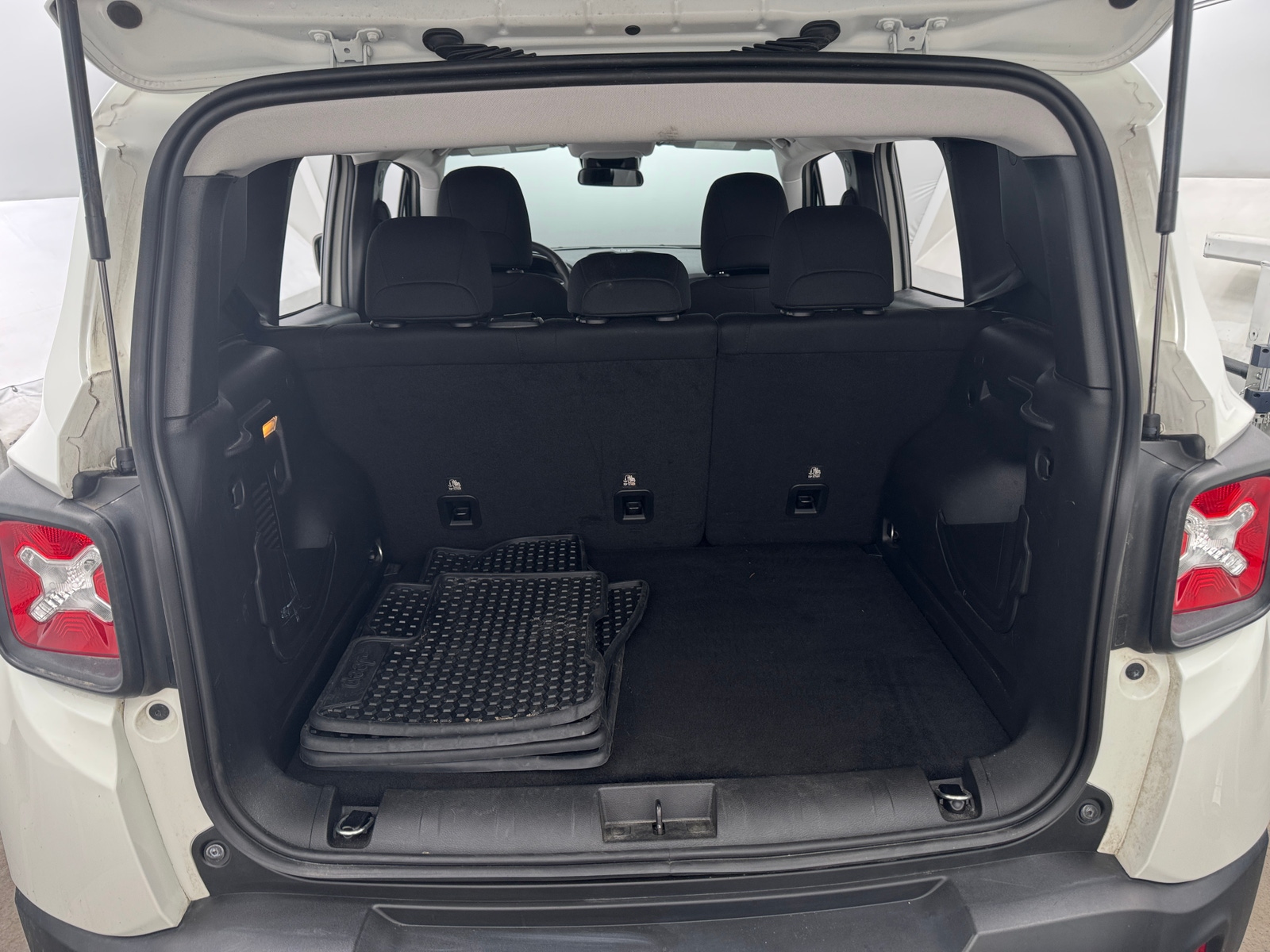 Thumbnail: 2022 Jeep Renegade - 7