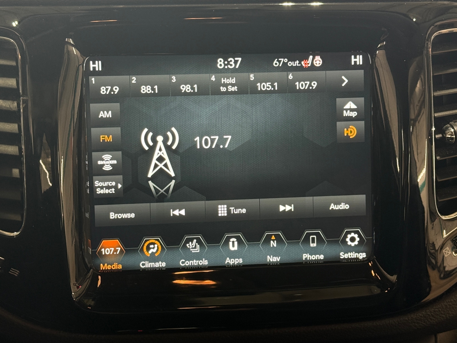 Thumbnail: 2018 Jeep Compass - 3