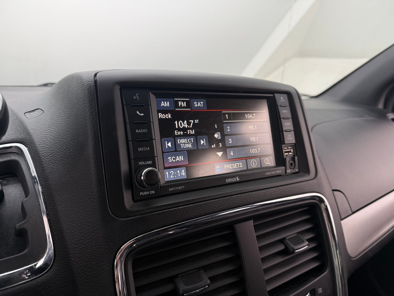 Thumbnail: 2014 Dodge Grand Caravan - 3