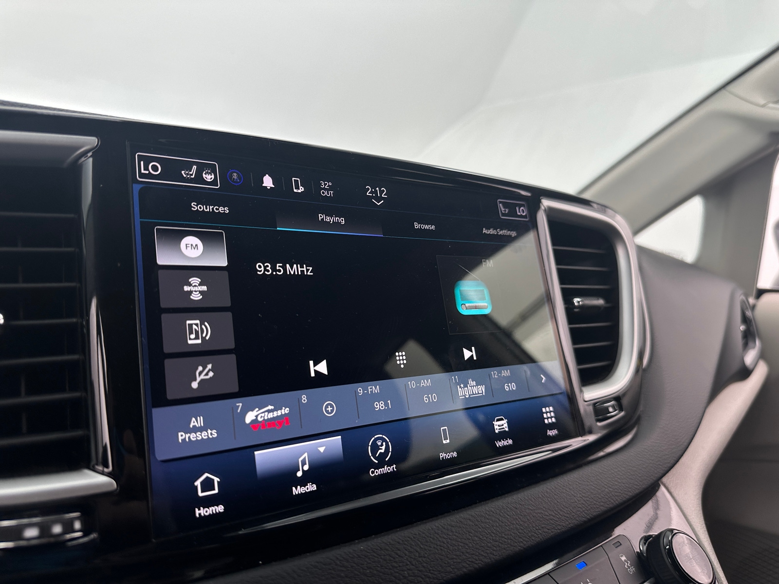 Thumbnail: 2024 Chrysler Pacifica - 3