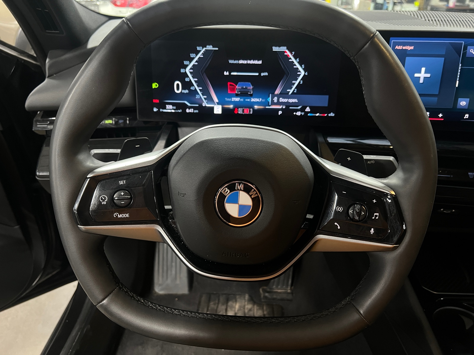 Thumbnail: 2024 BMW 5 Series - 4