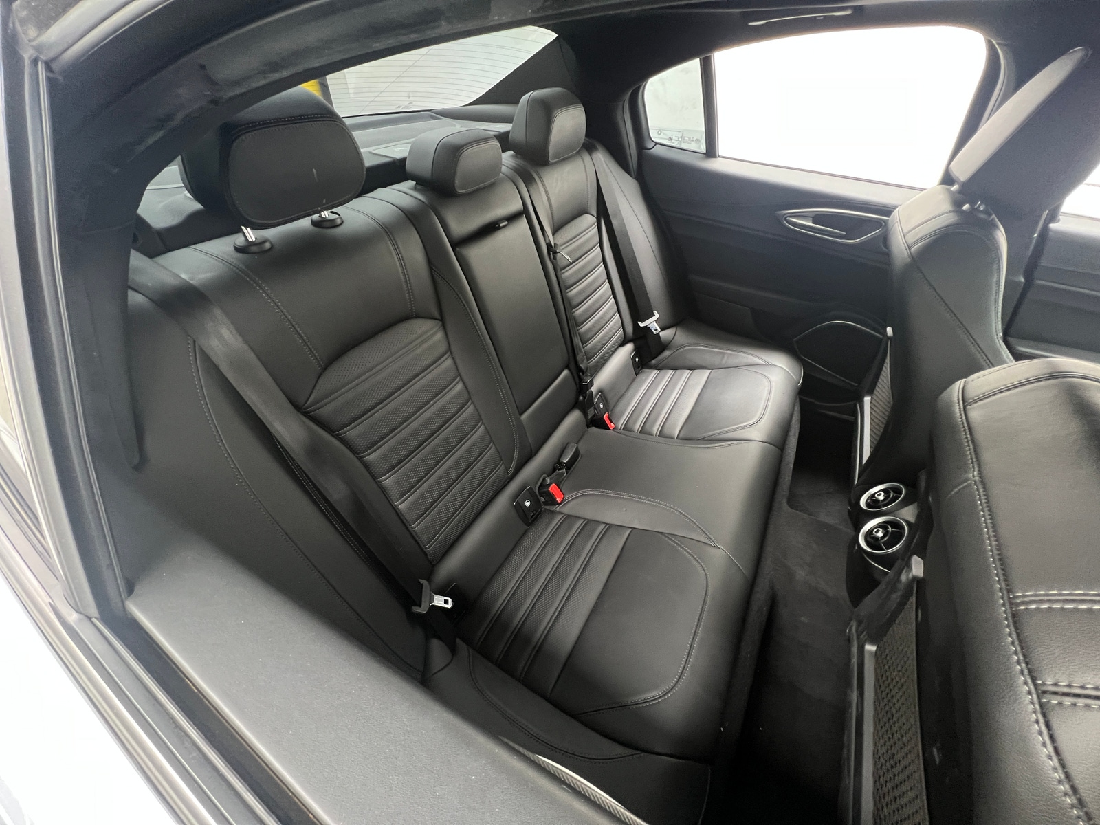 Thumbnail: 2020 Alfa Romeo Giulia - 5