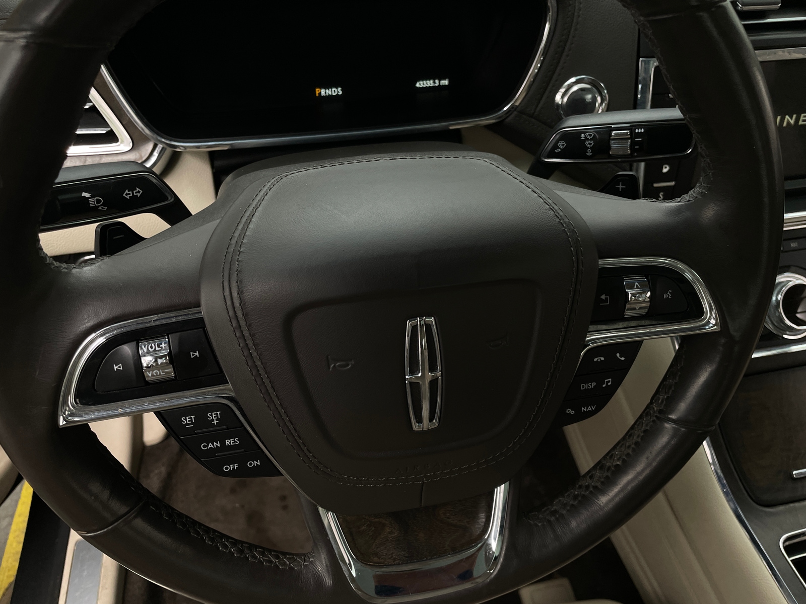 Thumbnail: 2018 Lincoln Continental - 4