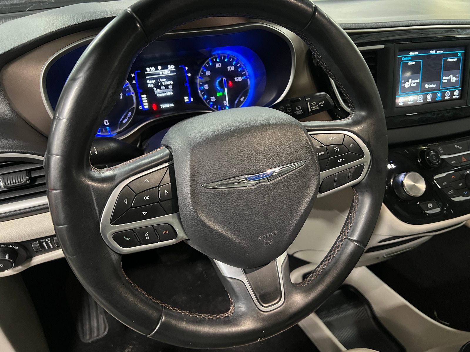 Thumbnail: 2018 Chrysler Pacifica - 4