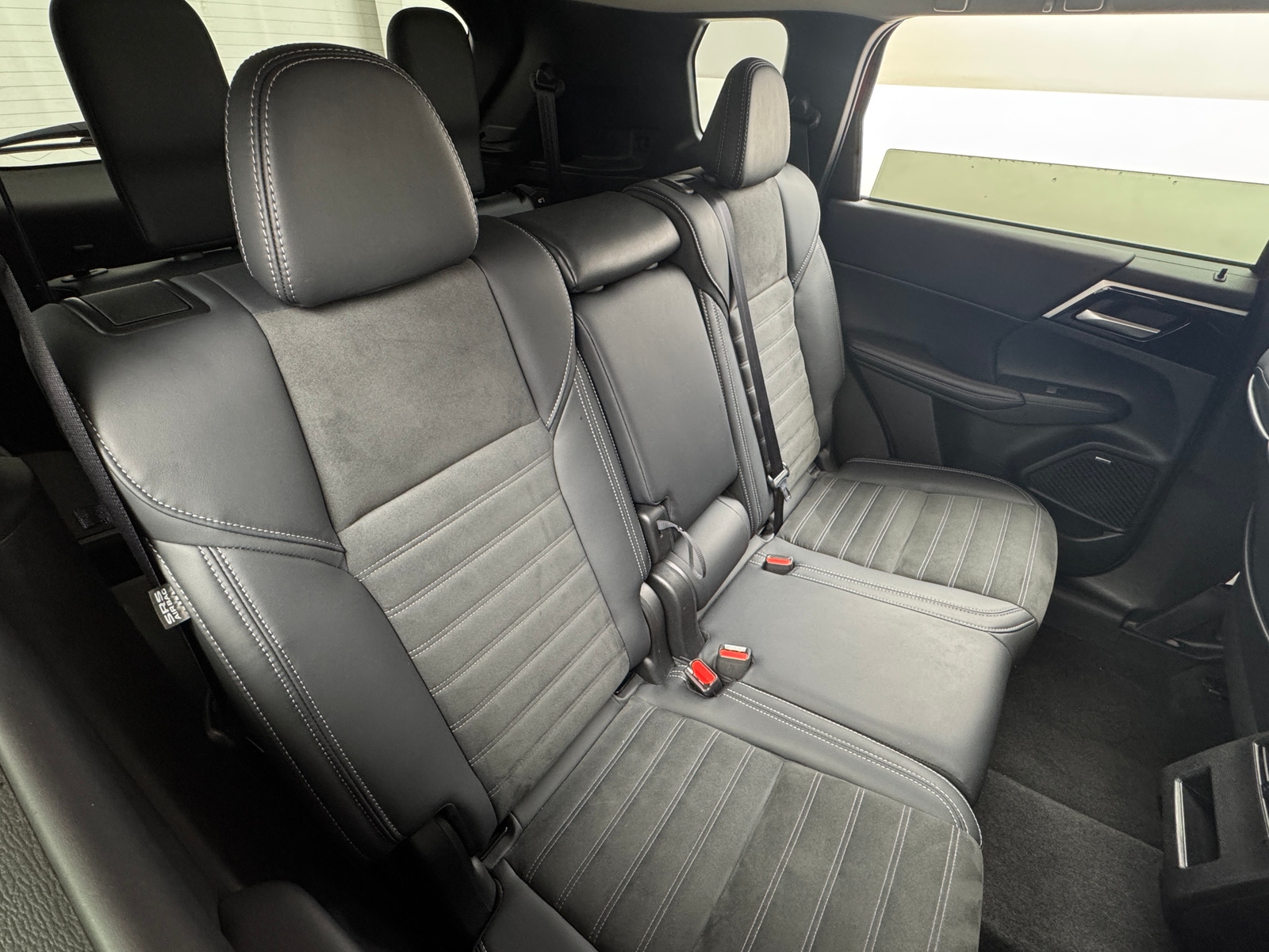 Thumbnail: 2025 Mitsubishi Outlander - 5