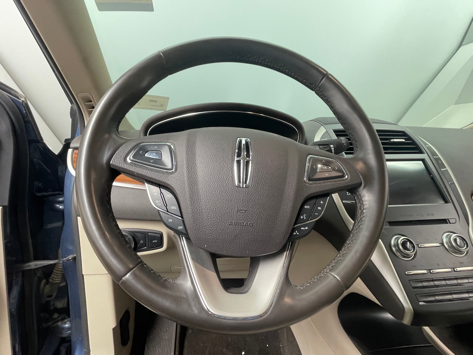 Thumbnail: 2018 Lincoln MKC - 4