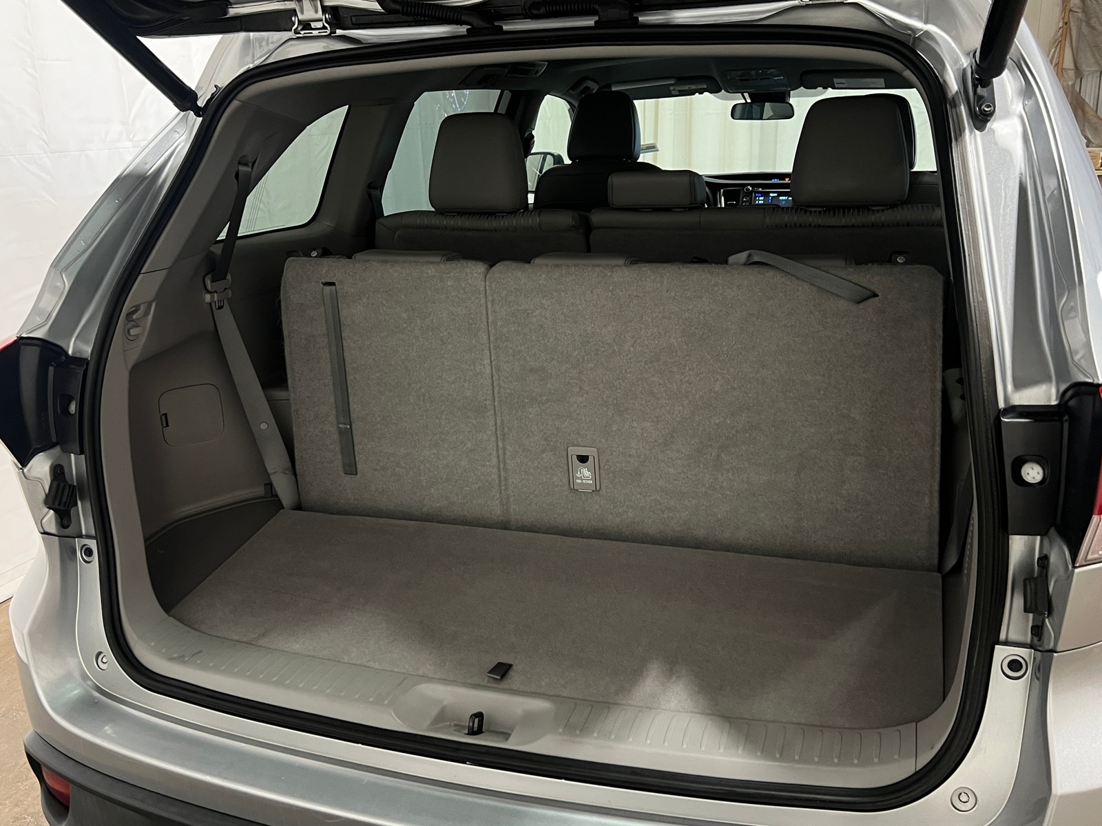 Thumbnail: 2018 Toyota Highlander - 6