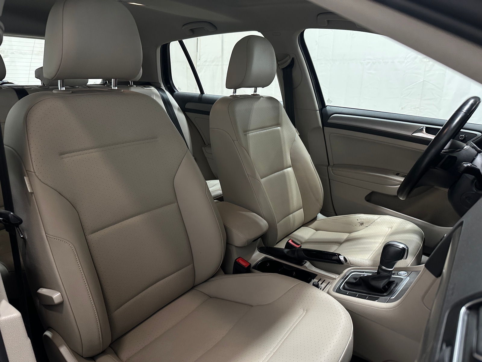 Thumbnail: 2017 Volkswagen Golf - 2