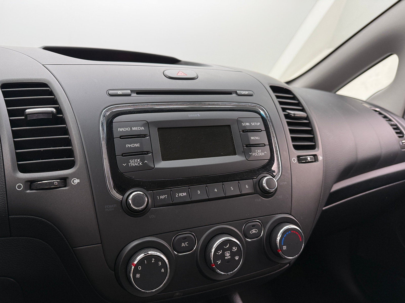 Thumbnail: 2017 Kia Forte - 4