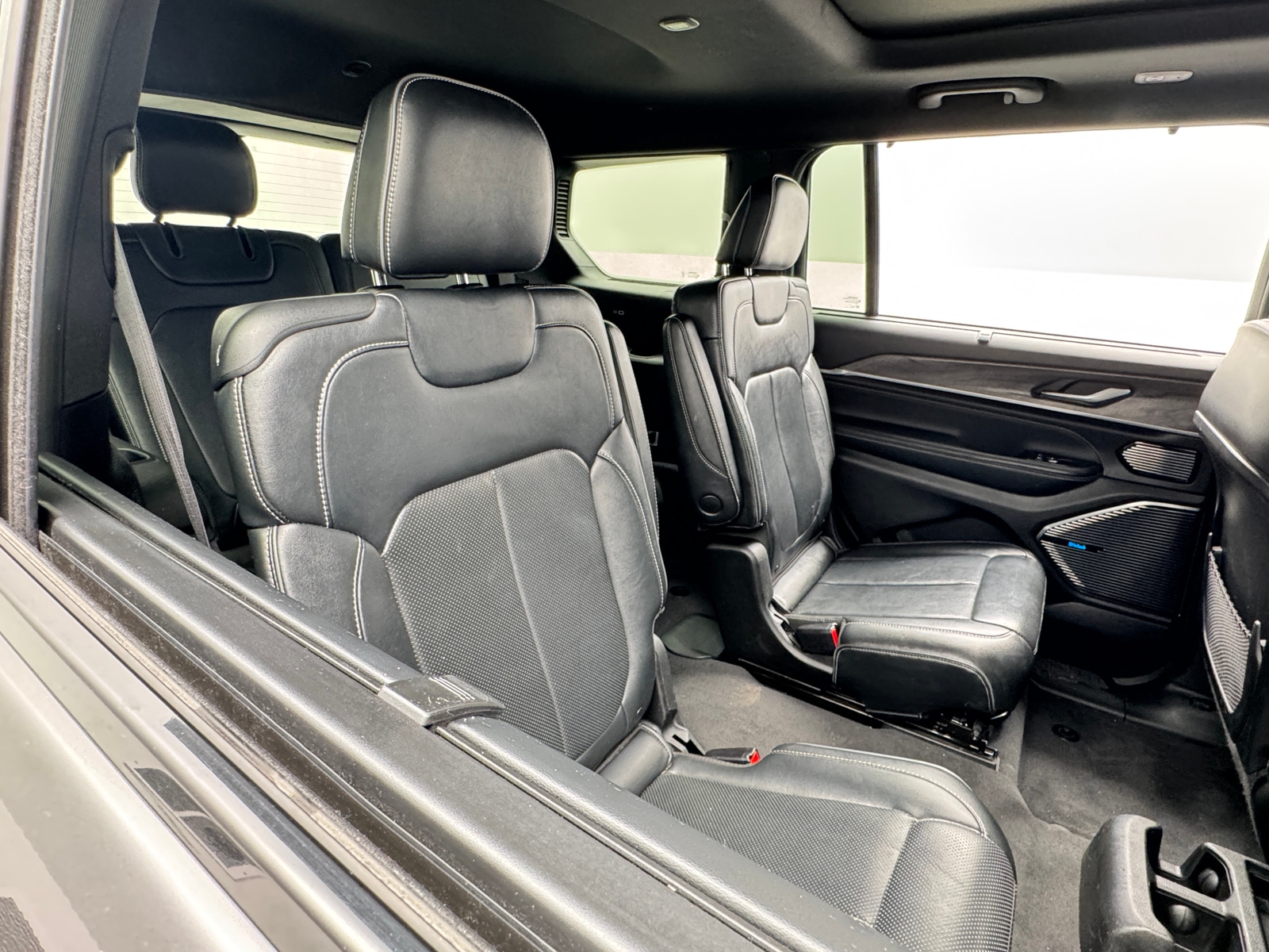 Thumbnail: 2022 Jeep Grand Cherokee L - 5