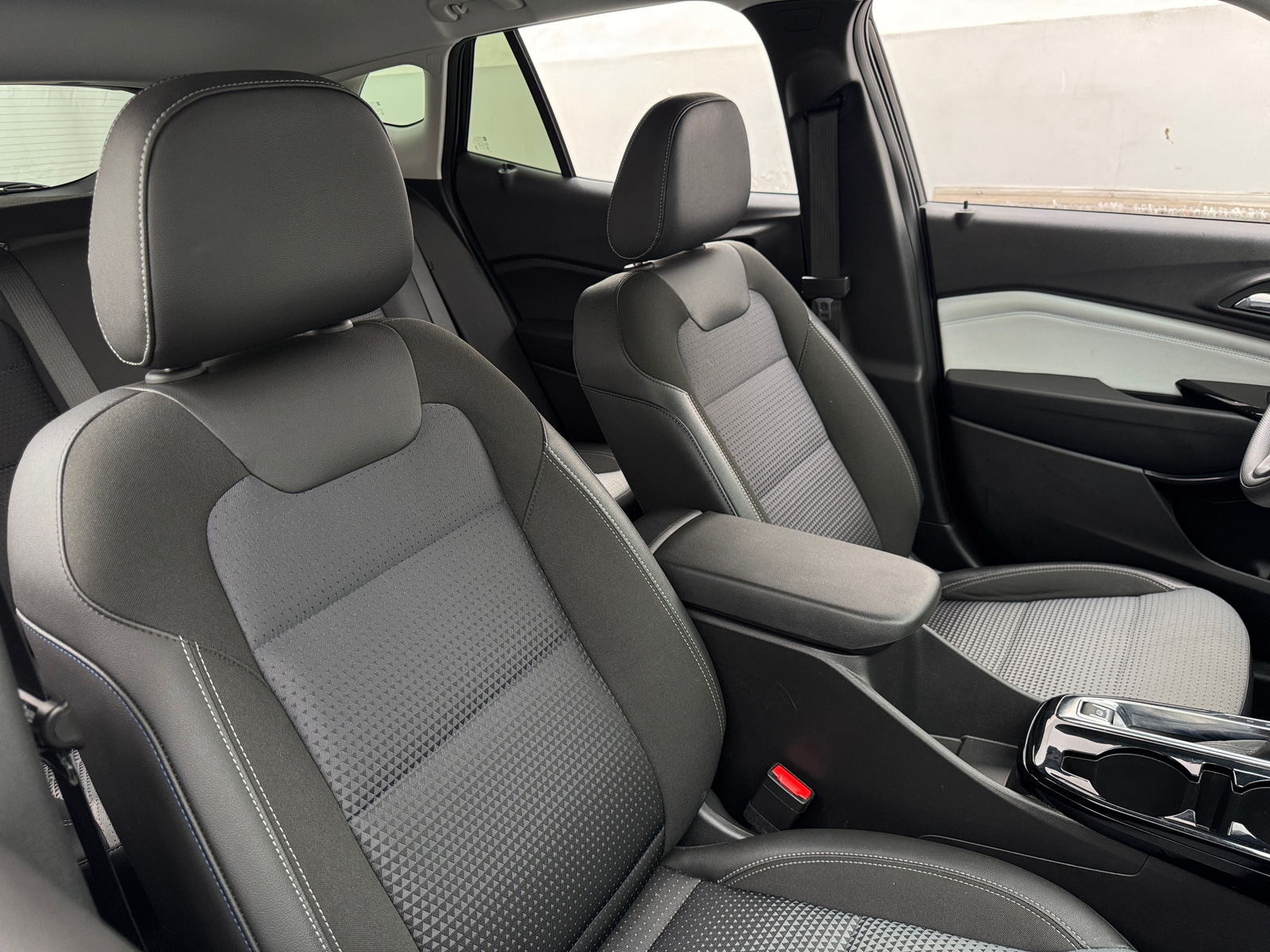 Thumbnail: 2025 Chevrolet Trax - 2