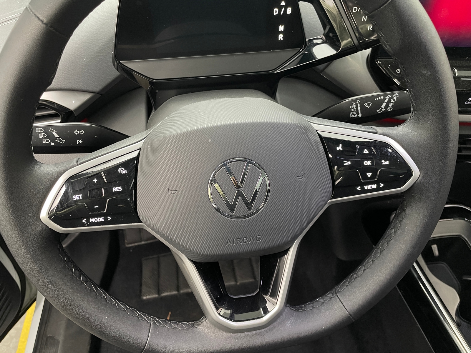 Thumbnail: 2023 Volkswagen ID.4 - 4