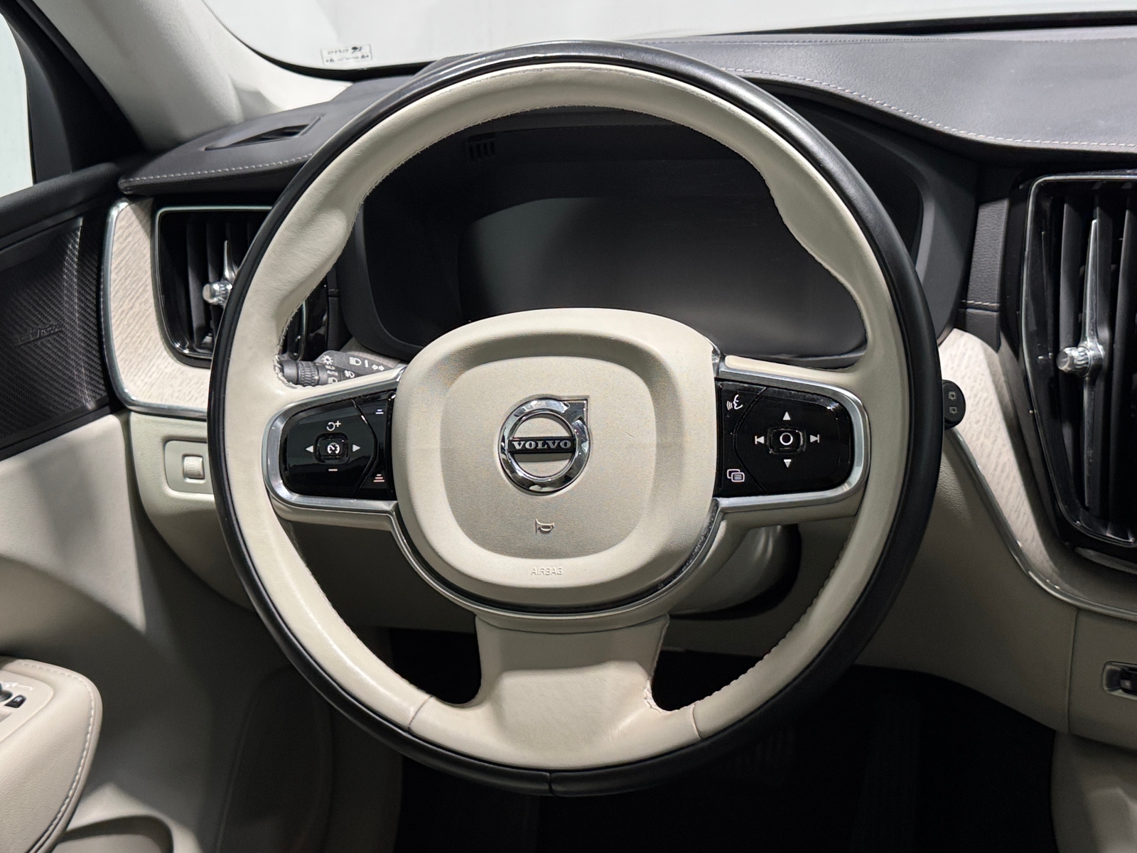 Thumbnail: 2019 Volvo XC60 - 4