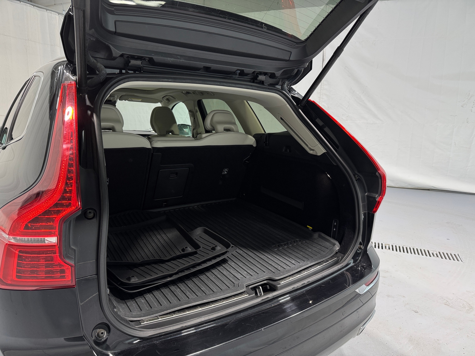 Thumbnail: 2019 Volvo XC60 - 6