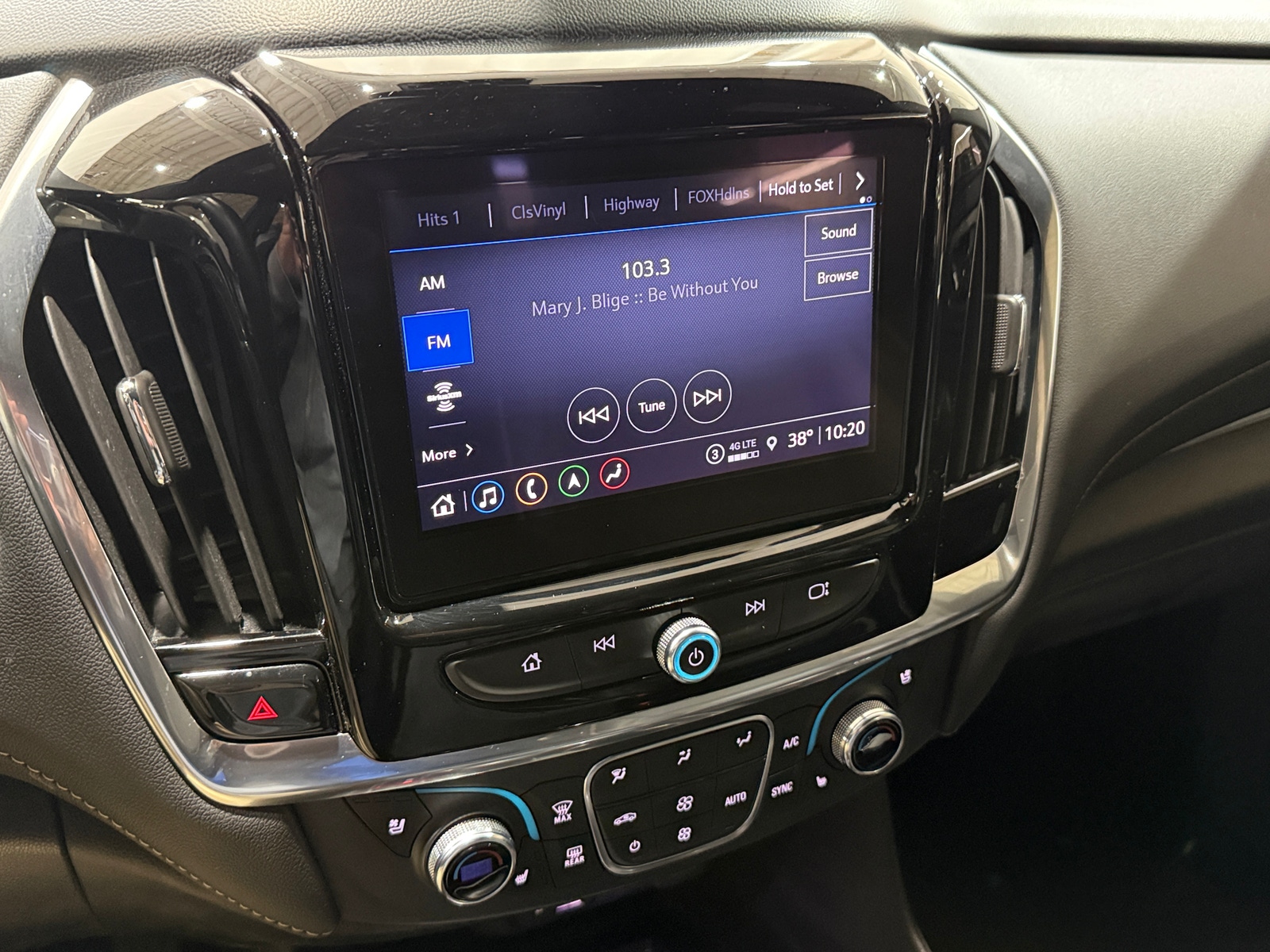 Thumbnail: 2022 Chevrolet Traverse - 3