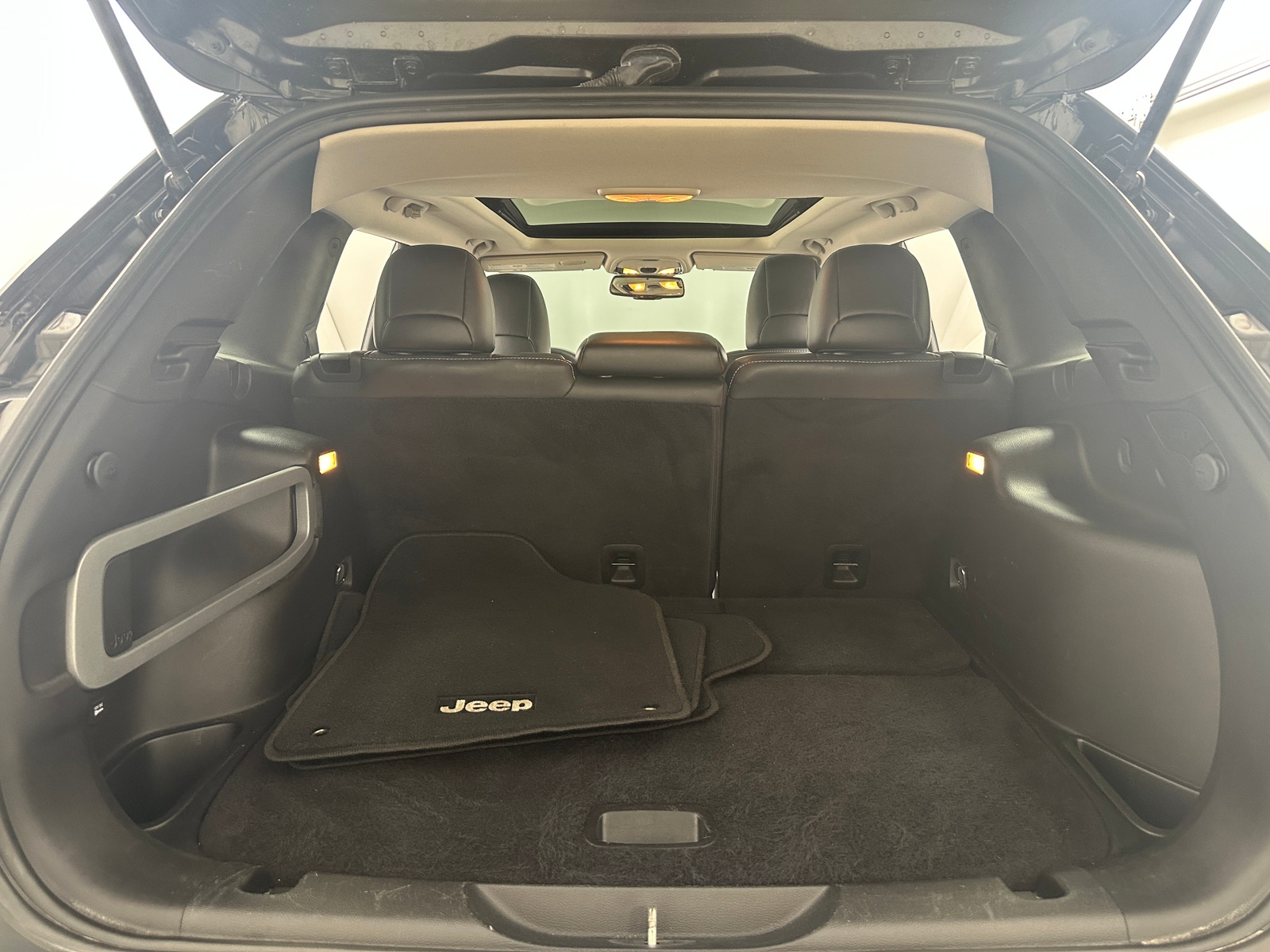 Thumbnail: 2016 Jeep Cherokee - 6