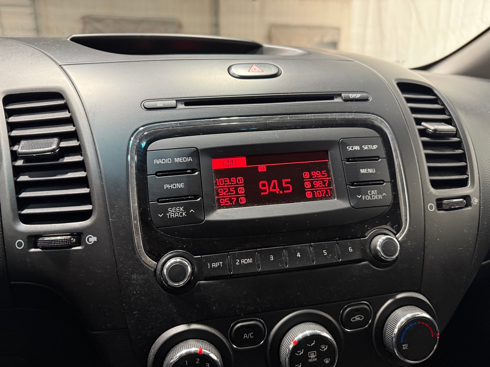 Thumbnail: 2017 Kia Forte - 4